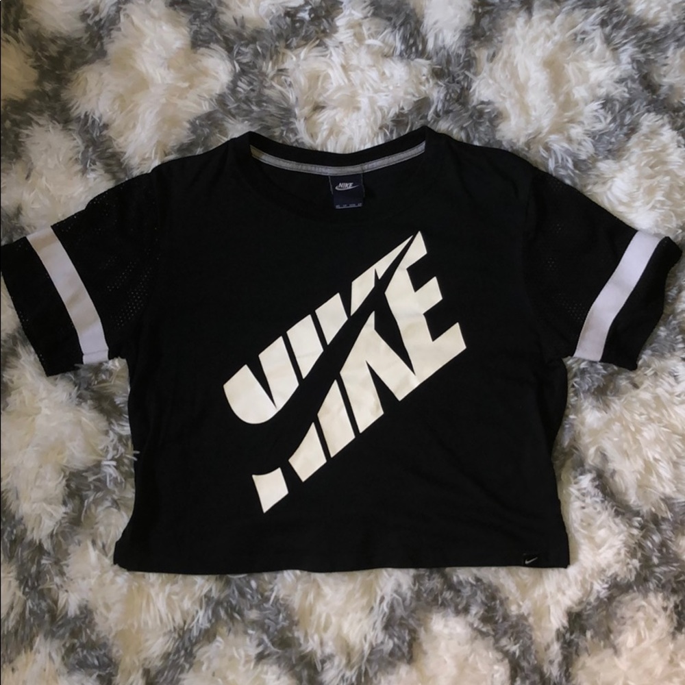 Nike Cropped Tee